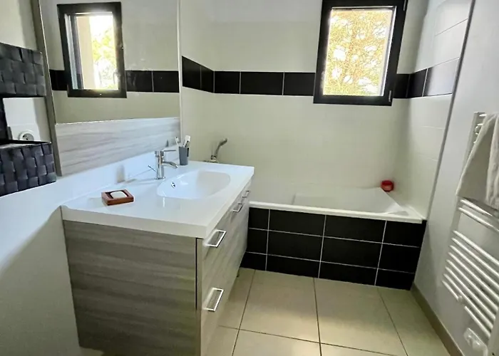 Vakantiehuis Peaceful House For 6 People 400 M From The Sea