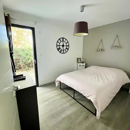 Peaceful House For 6 People 400 M From The Sea *