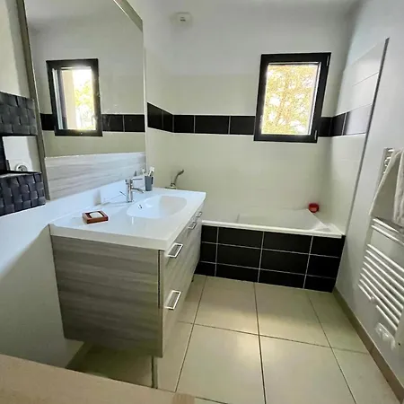 Dom wakacyjny Peaceful House For 6 People 400 M From The Sea