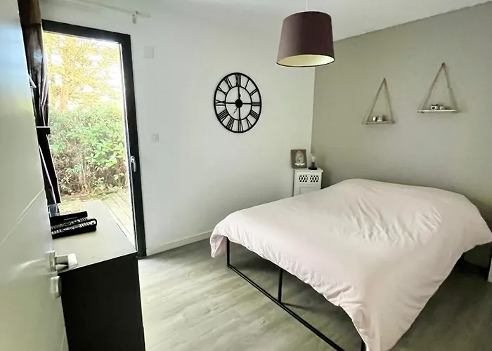 Peaceful House For 6 People 400 M From The Sea *